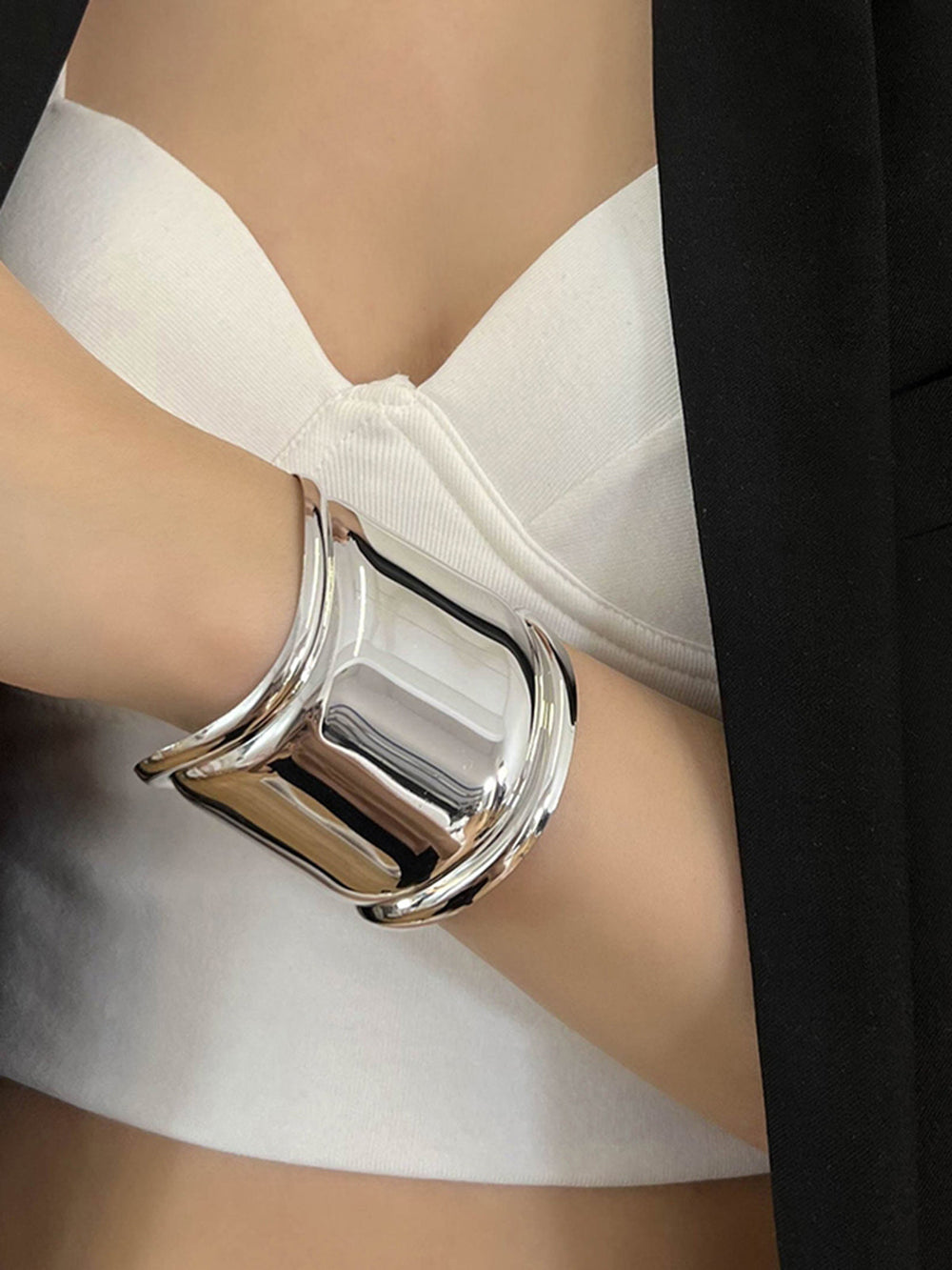 Metallic Armreif mit breitem Umschlag