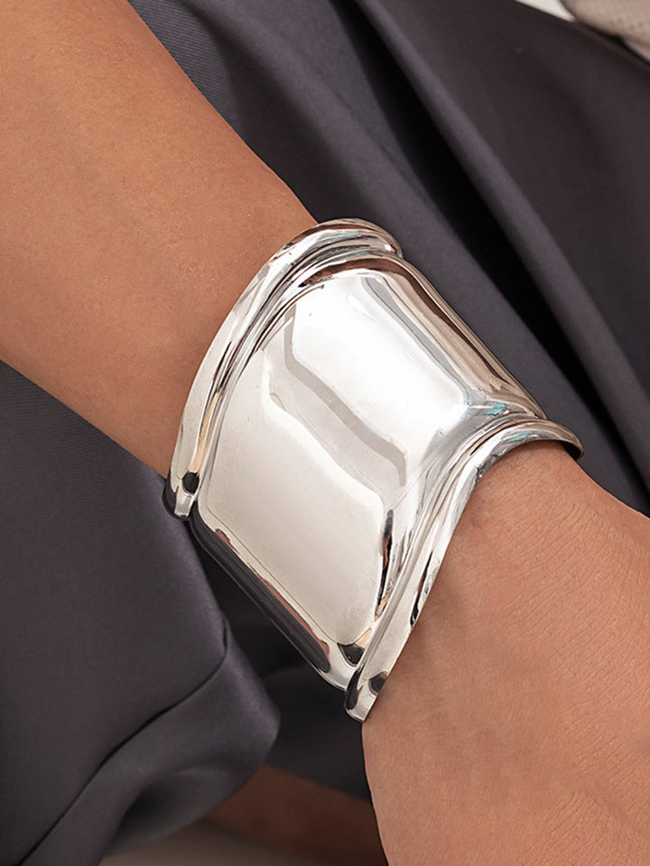 Metallic Armreif mit breitem Umschlag