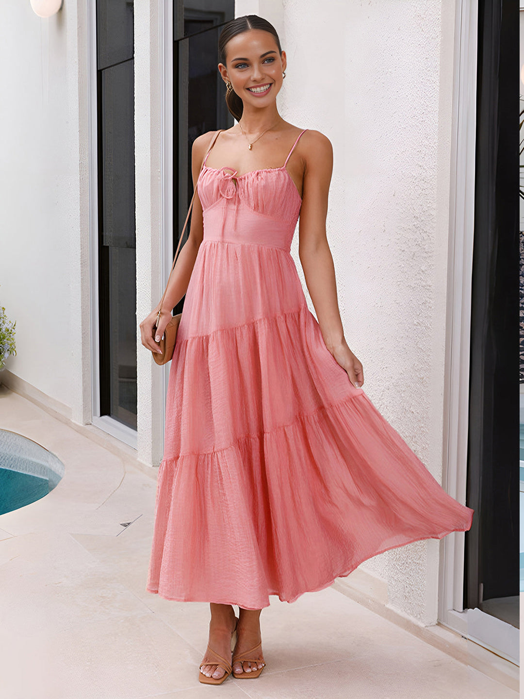 Rückenfaltendesign, gestuftes Träger-Maxikleid