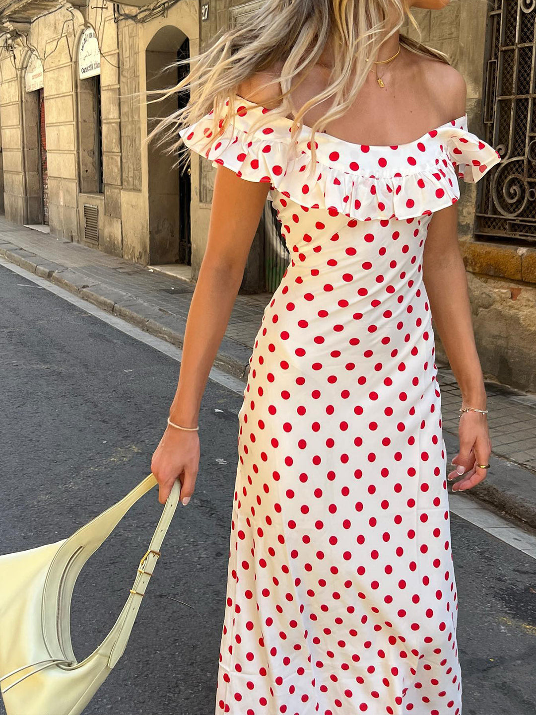 Sweetie Tupfen Rüschensaum schulterfreies langes Kleid