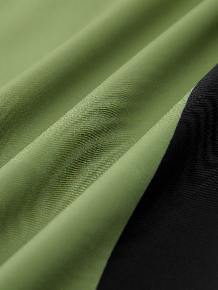 Großes Langarm-Kleid mit Blumenmuster und geteiltem Ausschnitt