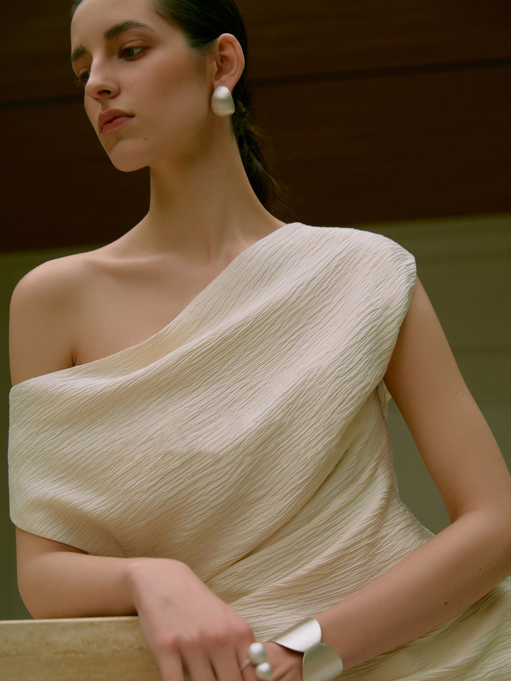 Asymmetrischer Rundhalsausschnitt One-Shoulder-Shirt mit Falten