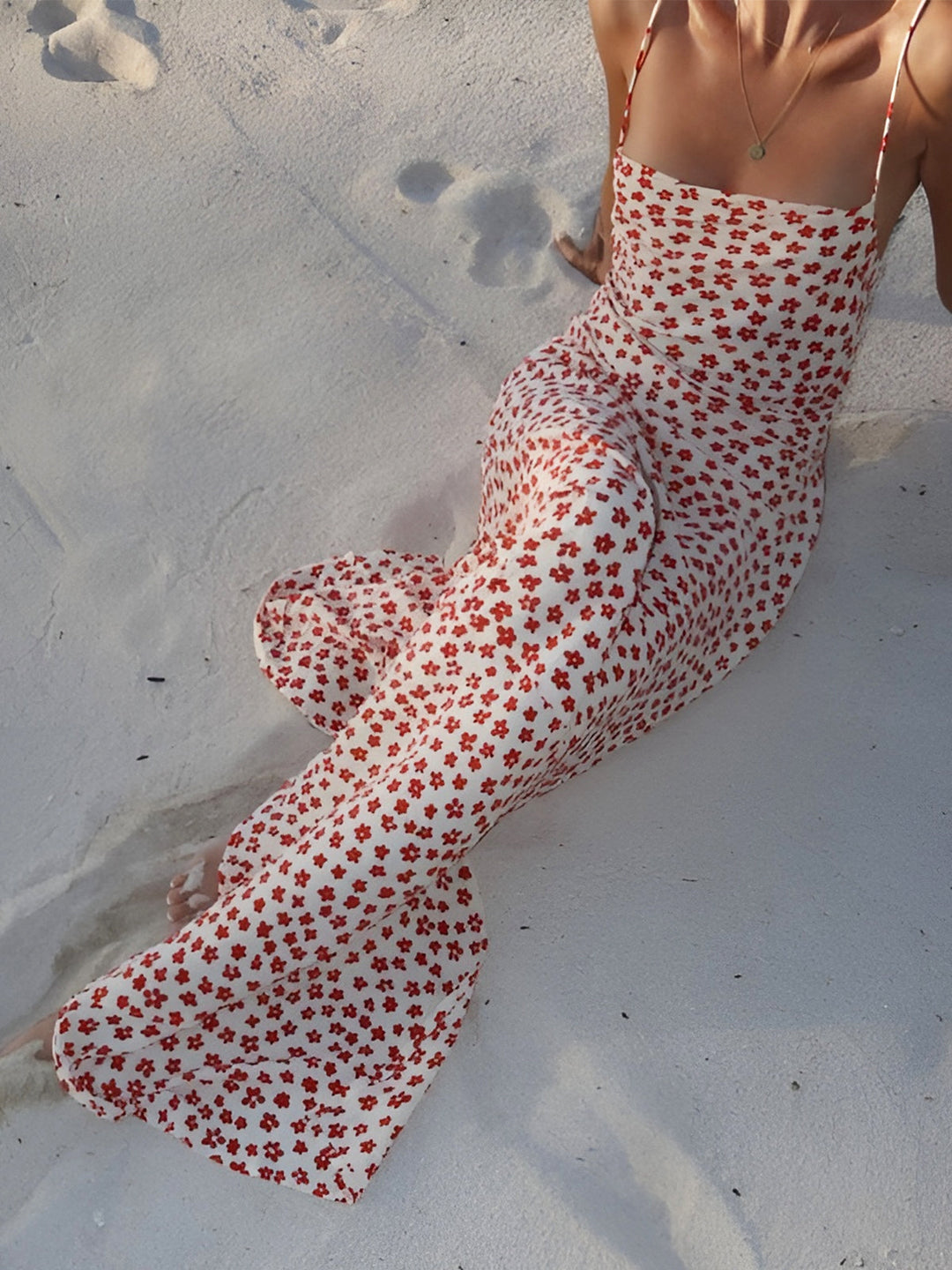Geblümtes Träger-Maxikleid mit überkreuzten Trägern und fließendem Schnitt