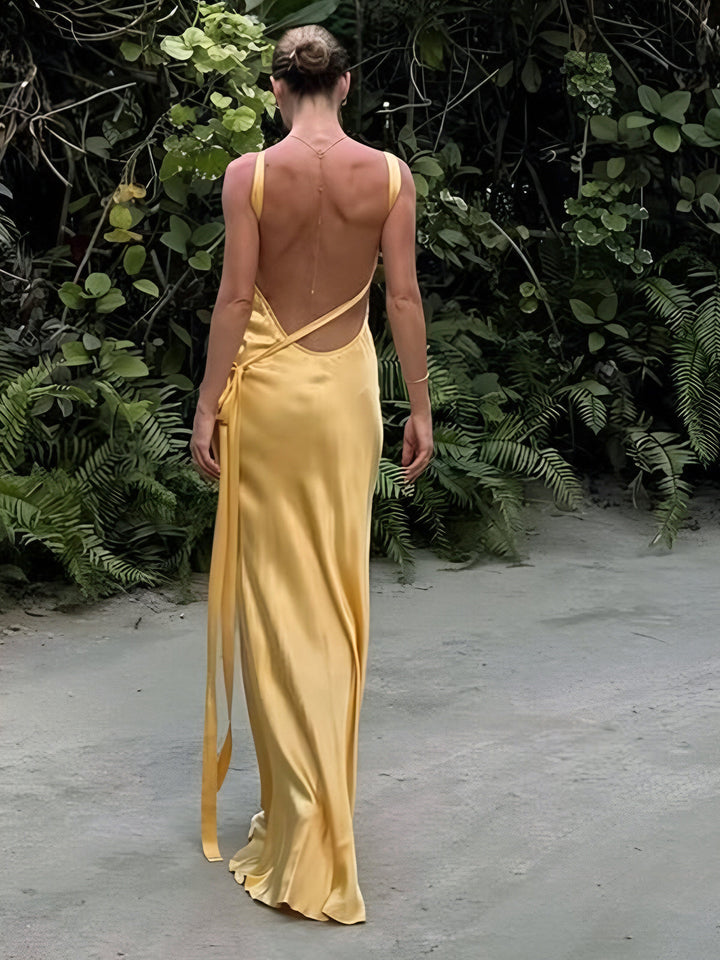 Halbtransparente Satin-Kleid mit einem schulterlangen Schnitt
