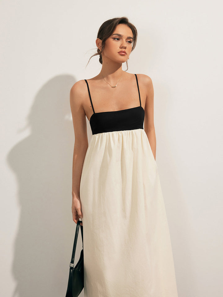Kleid mit offenem Rücken und Kontrasttasche