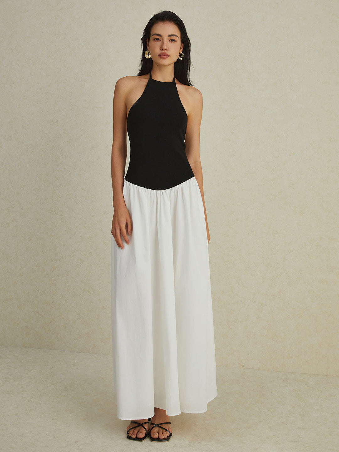 Zweifarbigen Neckholder-Maxikleid