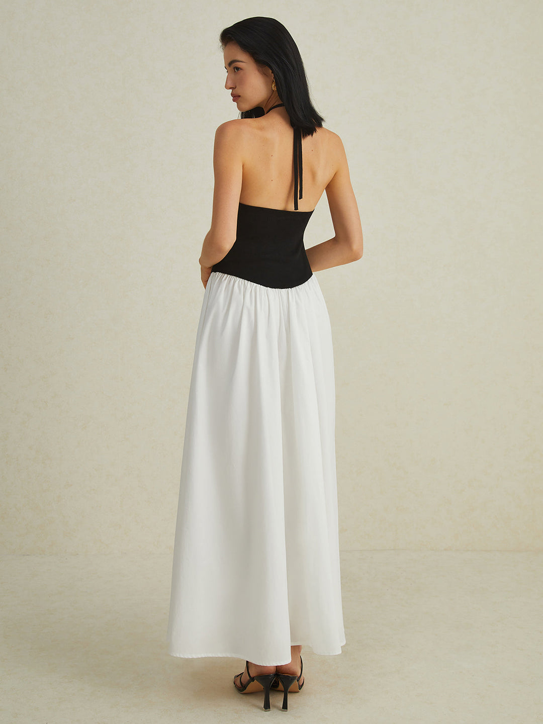 Zweifarbigen Neckholder-Maxikleid