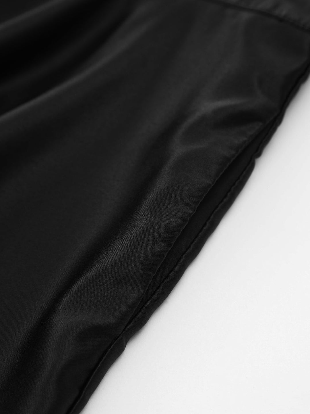 Kleid aus Satin mit geknoteten Taschen und offenem Rückenteil, plissee, Mini