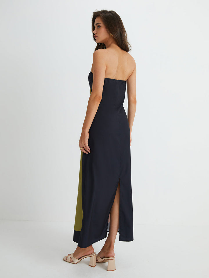Großes Langarm-Kleid mit Blumenmuster und geteiltem Ausschnitt