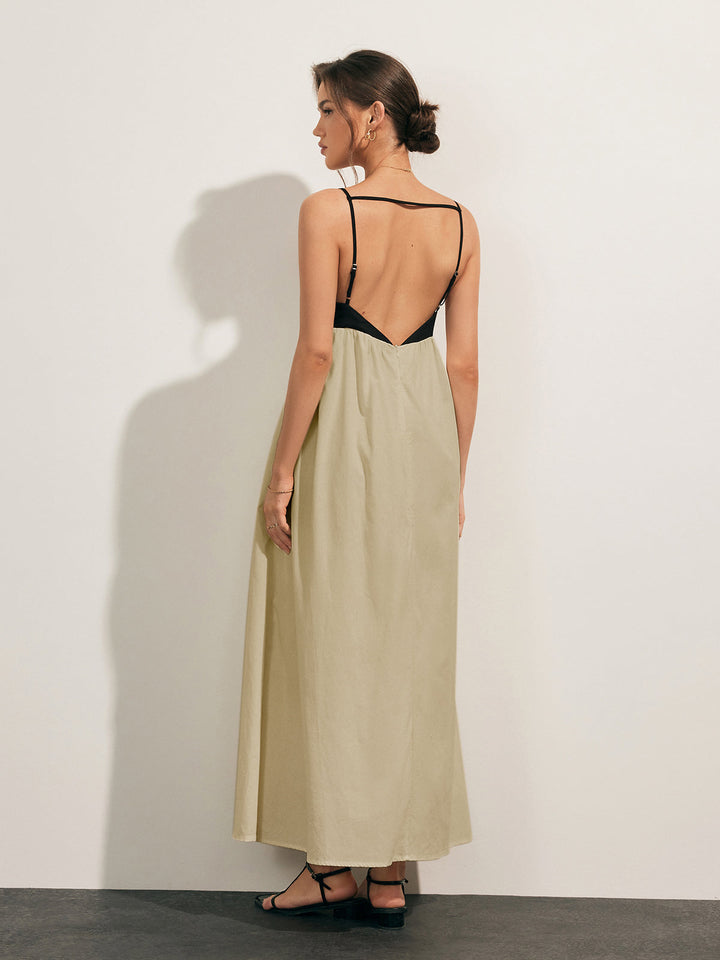 Kleid mit offenem Rücken und Kontrasttasche