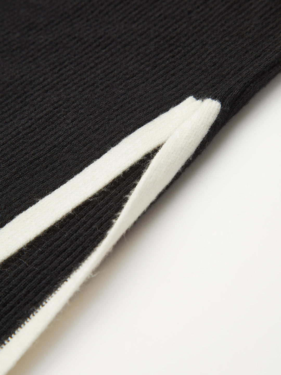 V-Ausschnitt Neckholder Kleid mit Schlitz