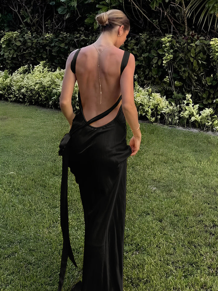 Halbtransparente Satin-Kleid mit einem schulterlangen Schnitt