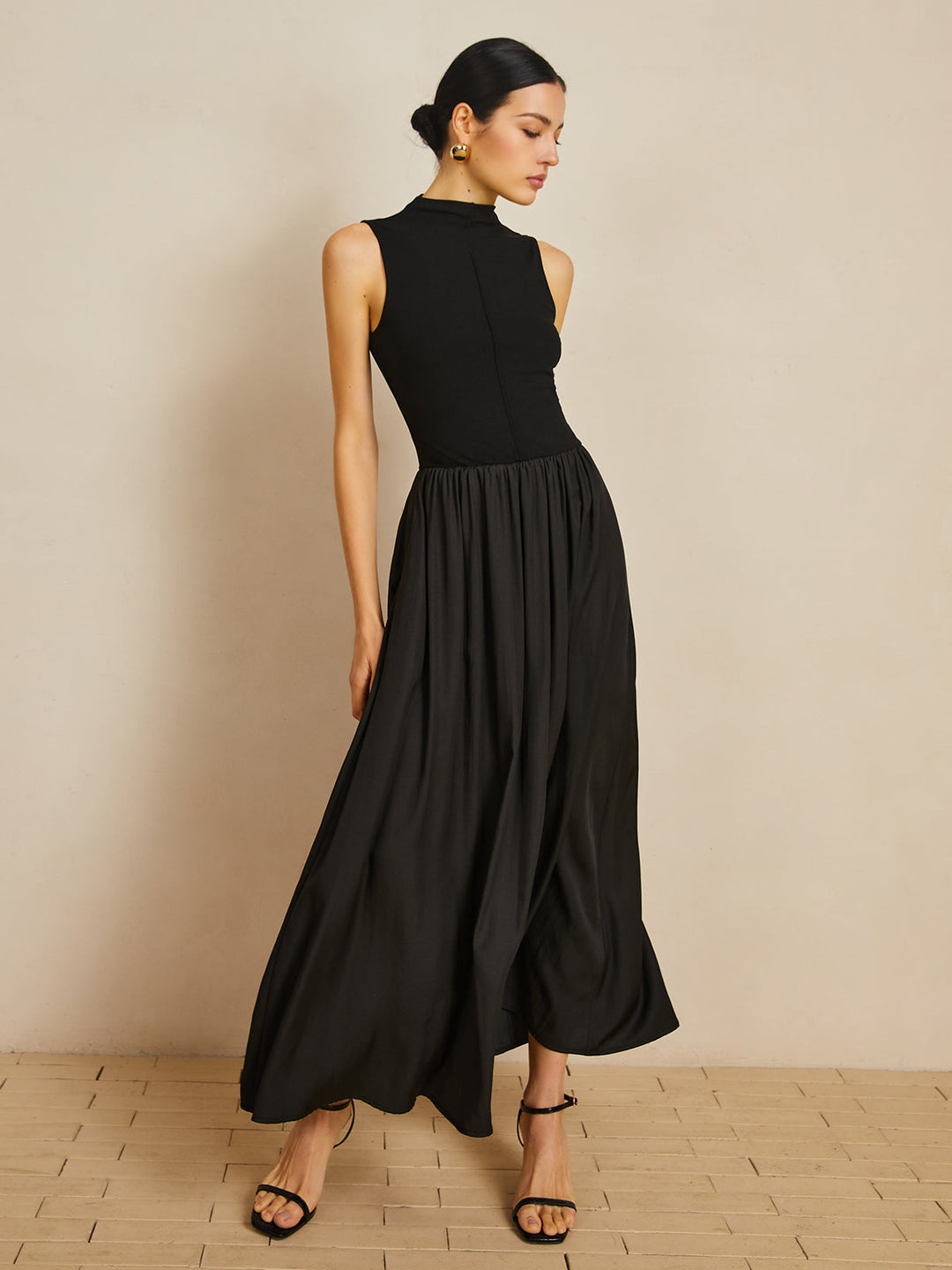 Schwarzes Samtkragen-Ärmelloses Langes Kleid