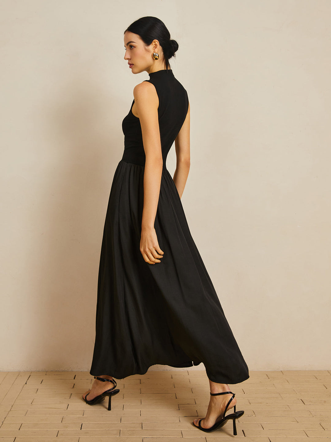 Schwarzes Samtkragen-Ärmelloses Langes Kleid