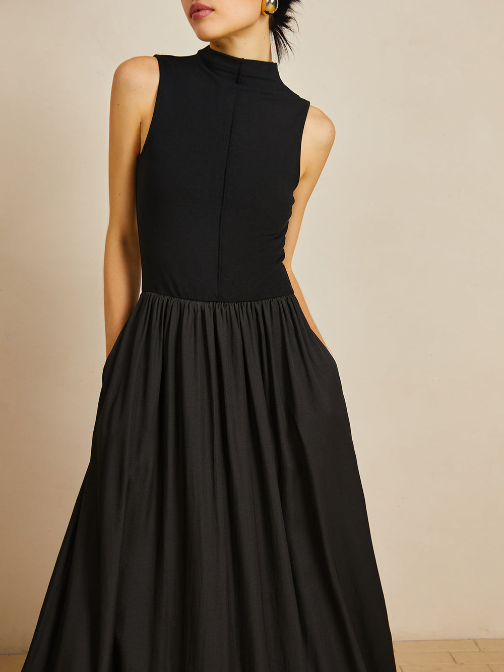 Schwarzes Samtkragen-Ärmelloses Langes Kleid