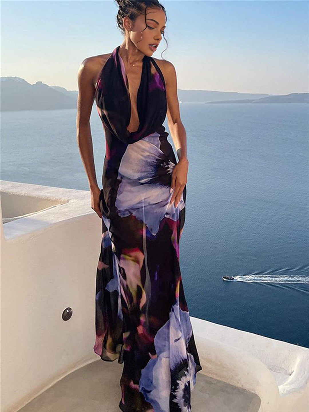 Bedrucktes rückenfreies Neckholder-Kleid