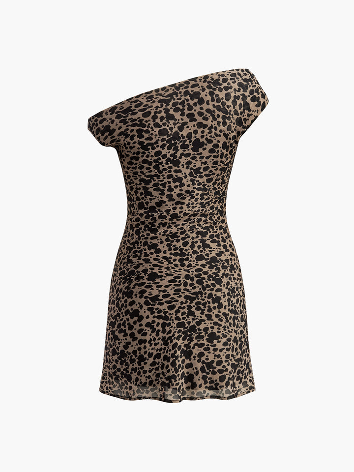 Asymmetrisches Kleid mit Print und Kragen