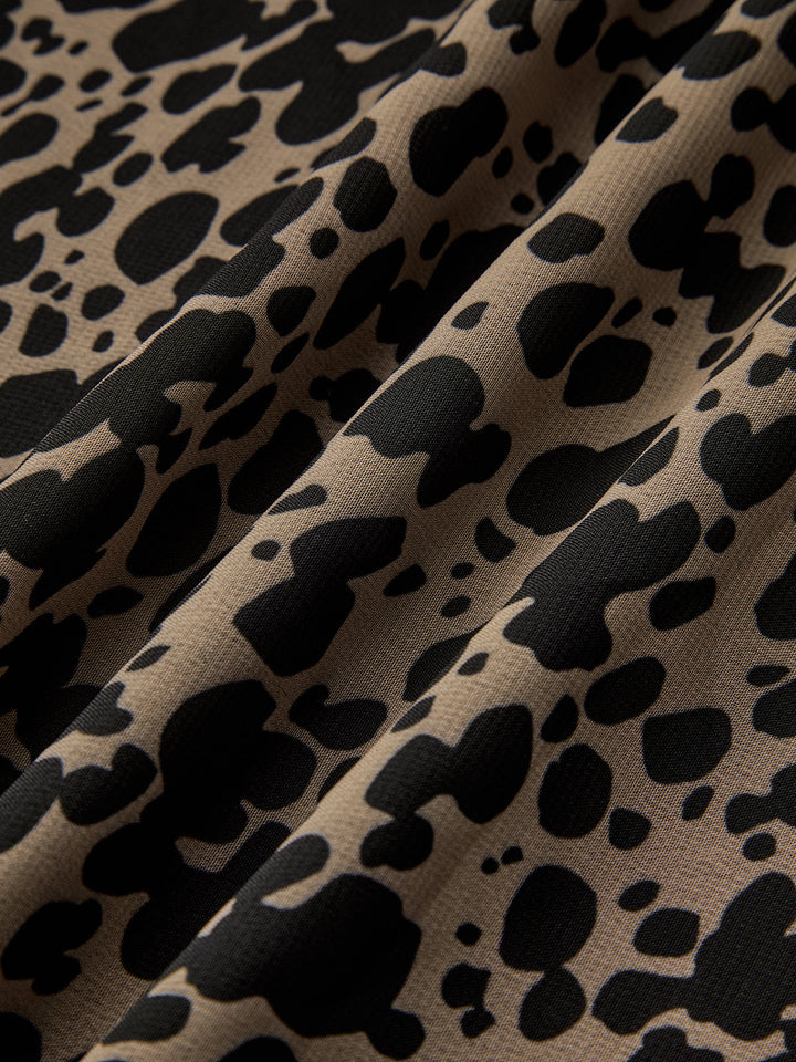 Asymmetrisches Kleid mit Print und Kragen