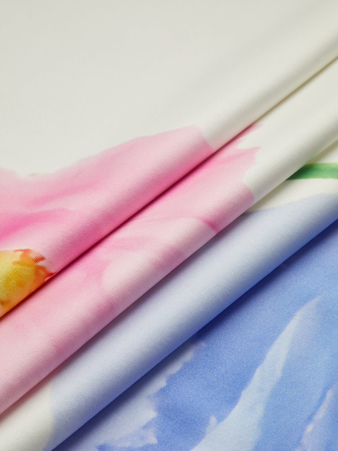 Rückenfreies kurzes Blumenkleid