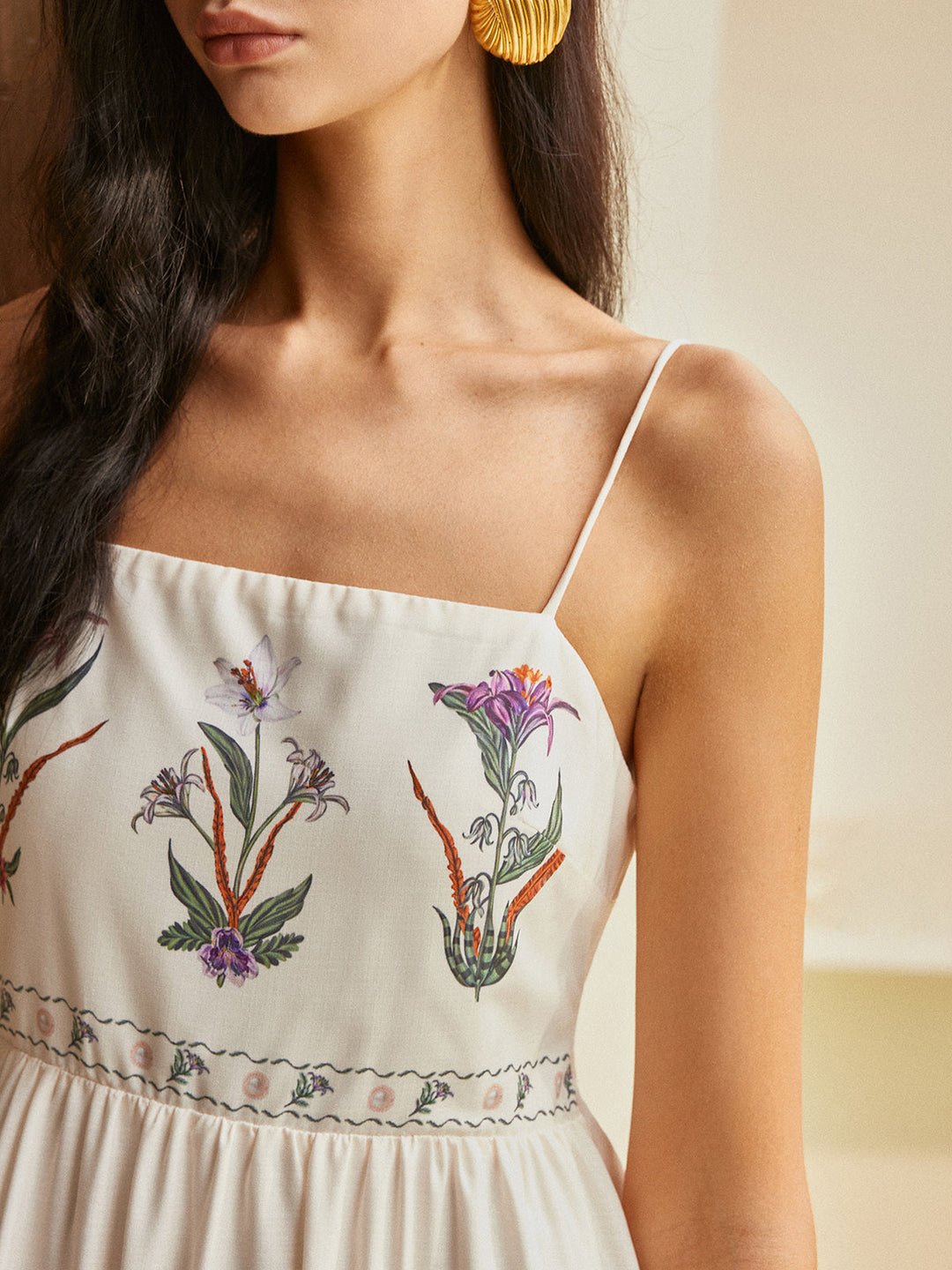 Rückenfreies Faltenkleid mit Blumenmuster