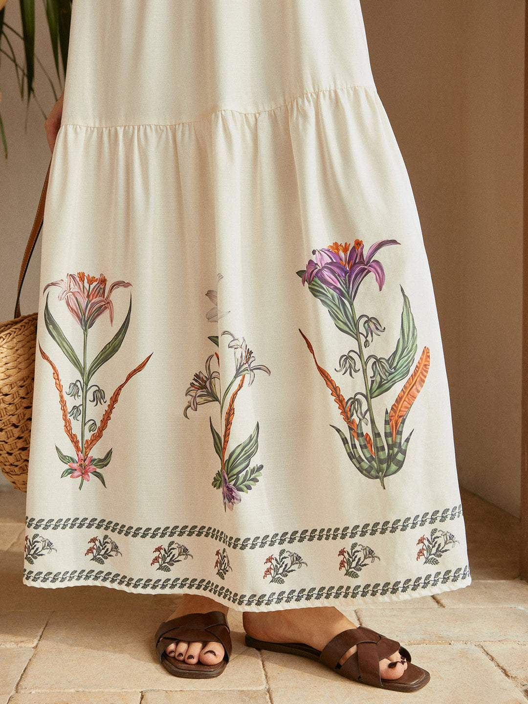Rückenfreies Faltenkleid mit Blumenmuster