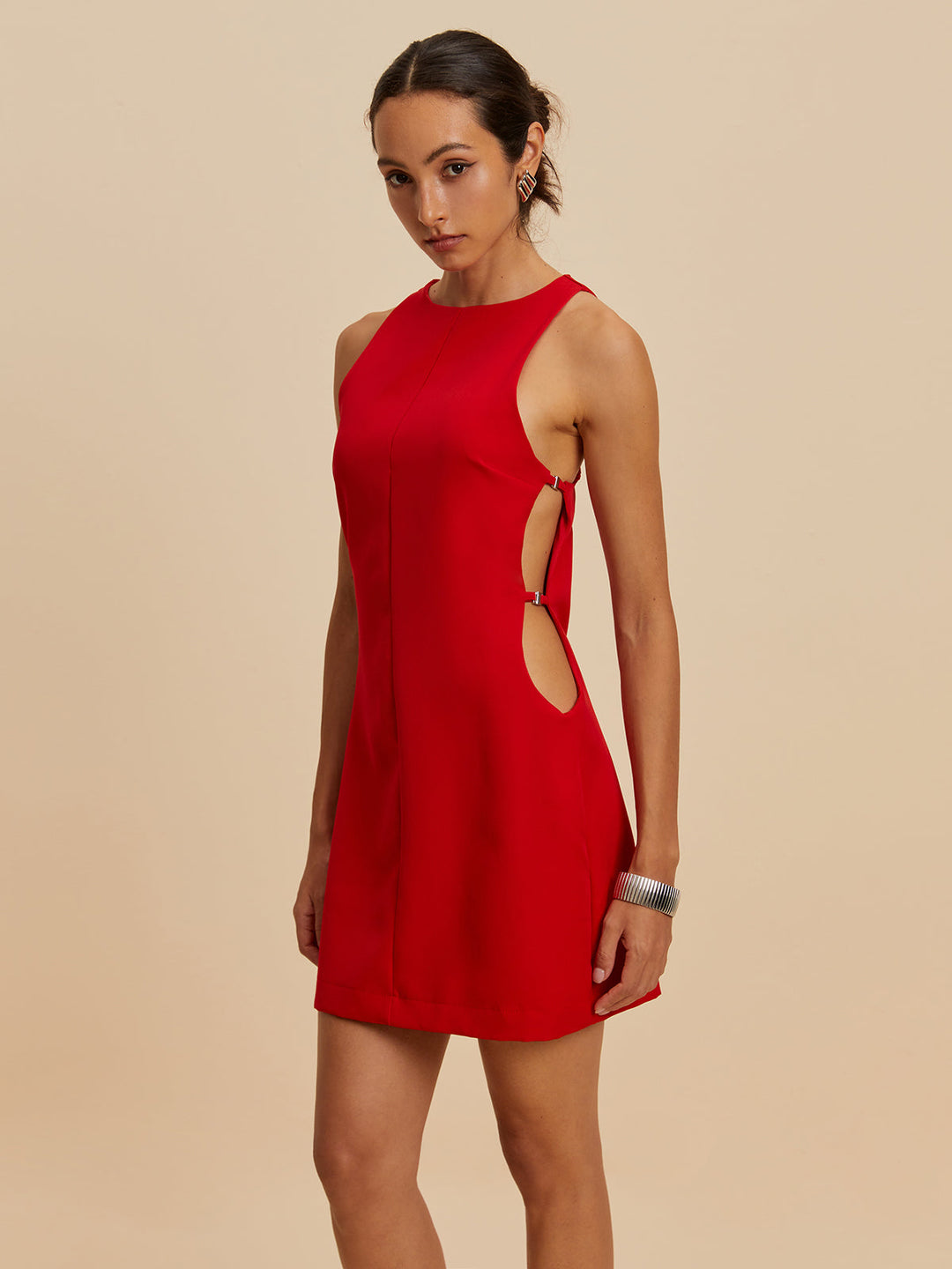 Ärmelloses Kleid mit rundem Halsausschnitt und Cutout