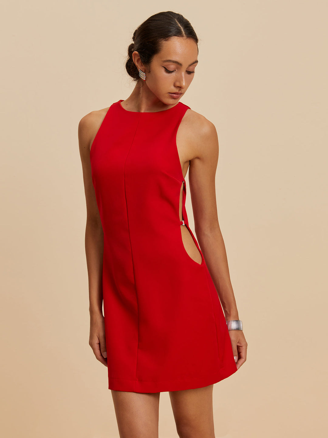 Ärmelloses Kleid mit rundem Halsausschnitt und Cutout