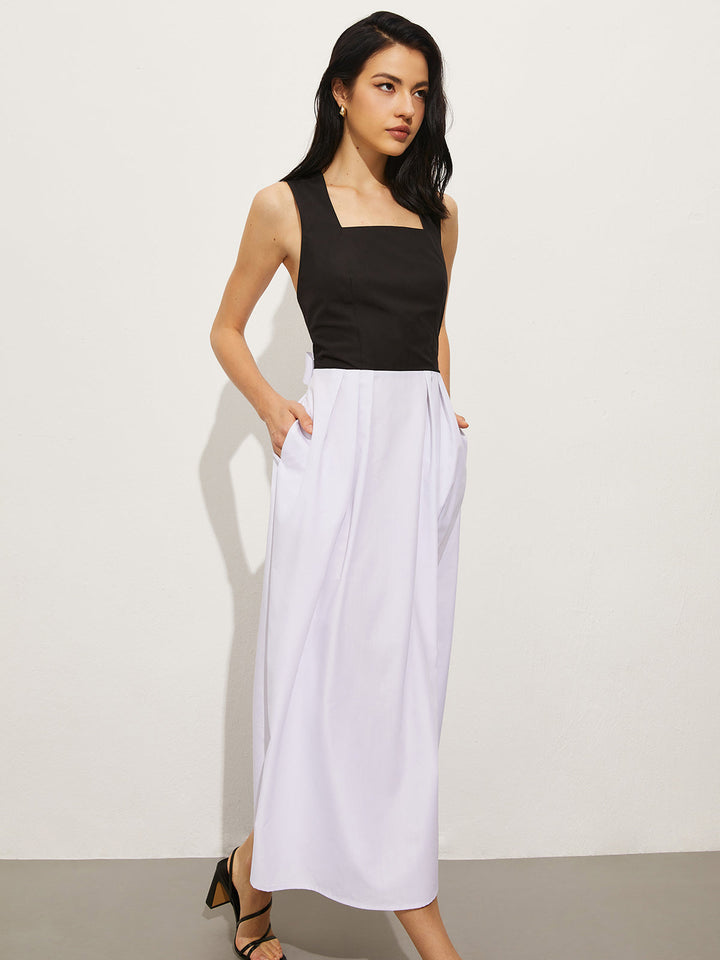 Kleid mit quadratischem Ausschnitt und überkreuzten Trägern