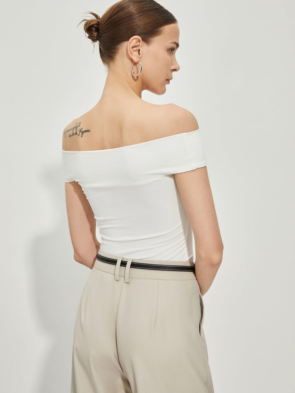 Elegante schulterfreie T-Shirts