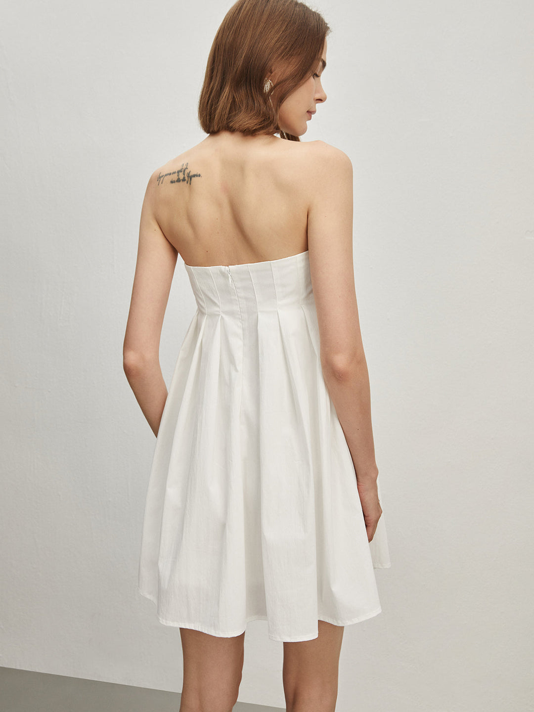Ärmelloses Faltenkurzes Kleid