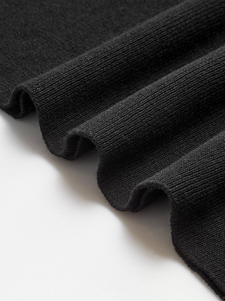 Strickkleid mit schmaler Passform und Kontrastkante