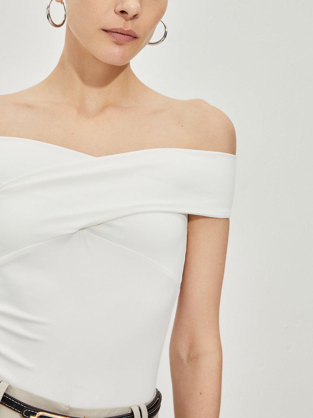 Elegante schulterfreie T-Shirts