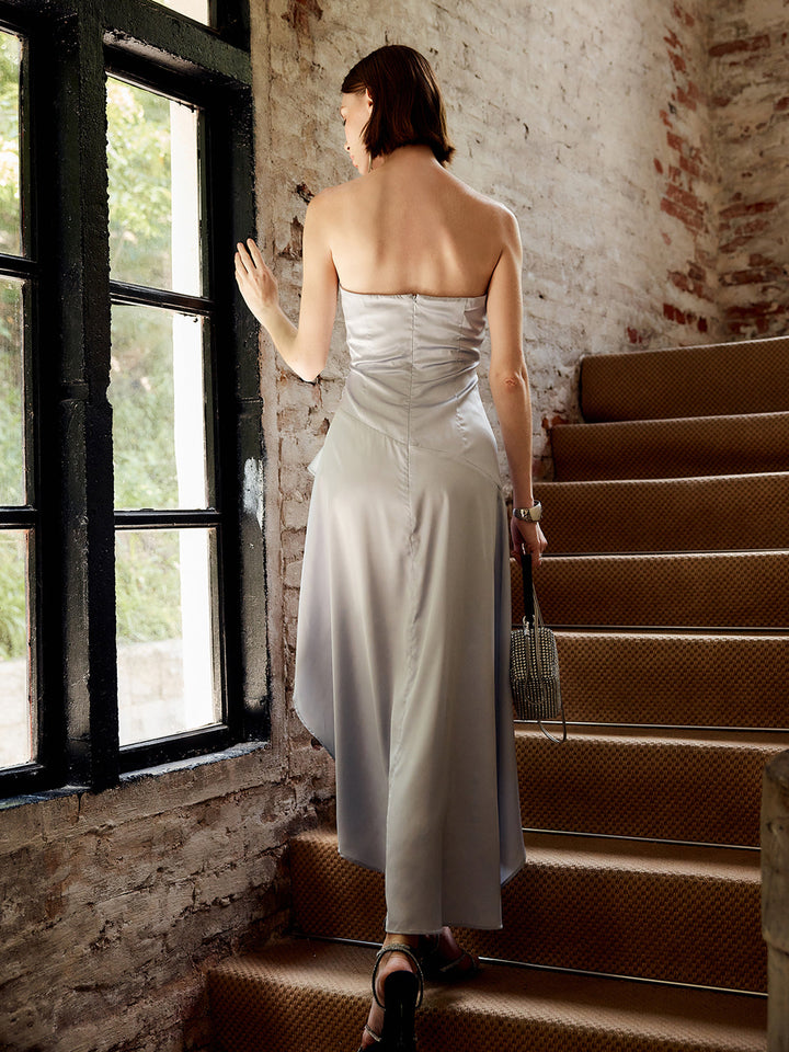 Asymmetrisches Kleid mit Rüschen und Trägerlos