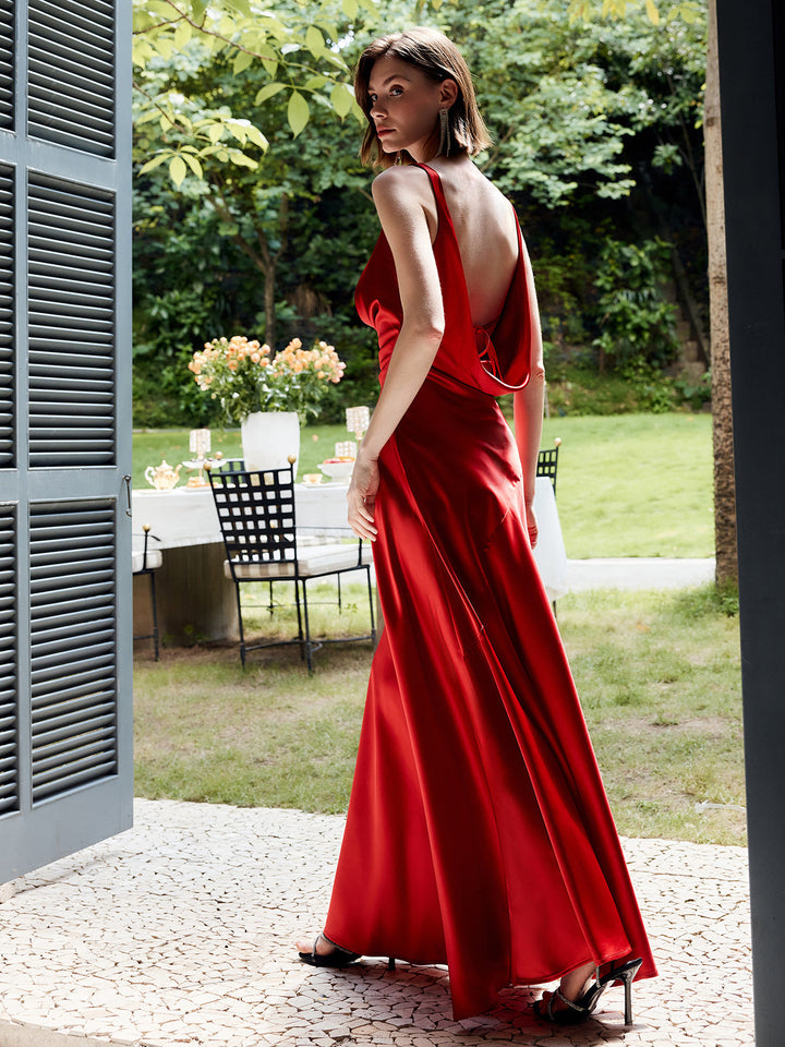 Faltenärmeliges rückenfreies Satin-Maxikleid