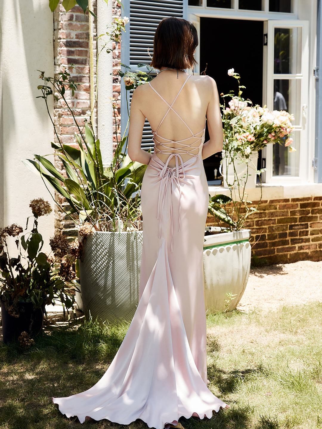 Rückenfreies Schnürkleid mit Kordelzug
