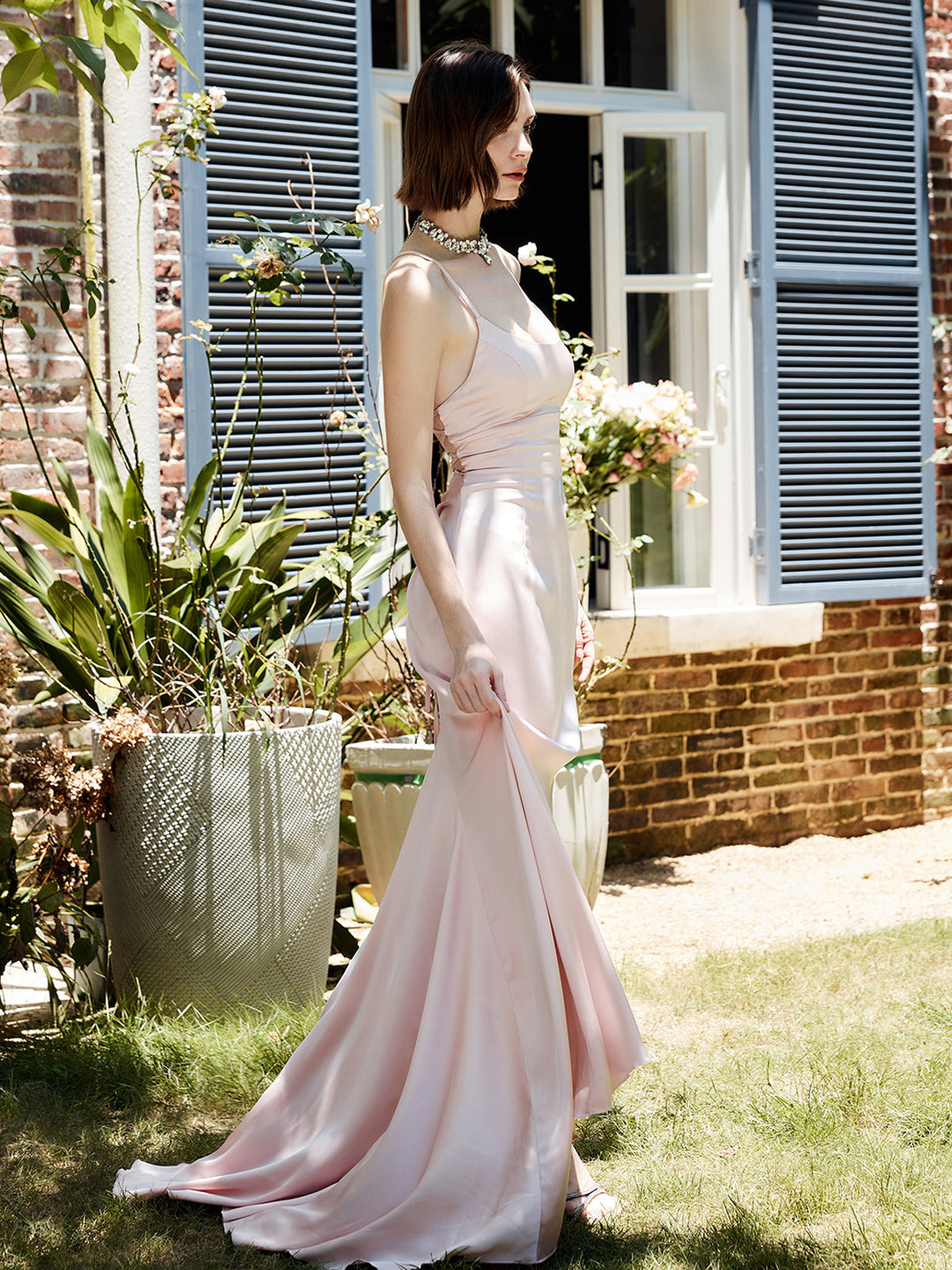 Rückenfreies Schnürkleid mit Kordelzug