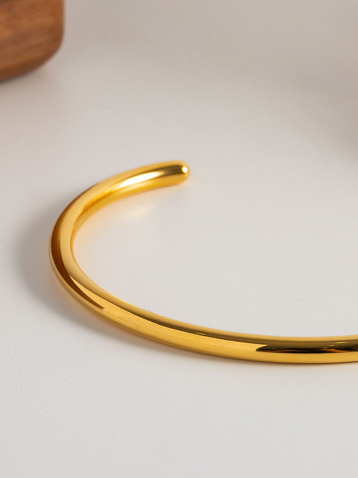 Goldenes offenes Armband
