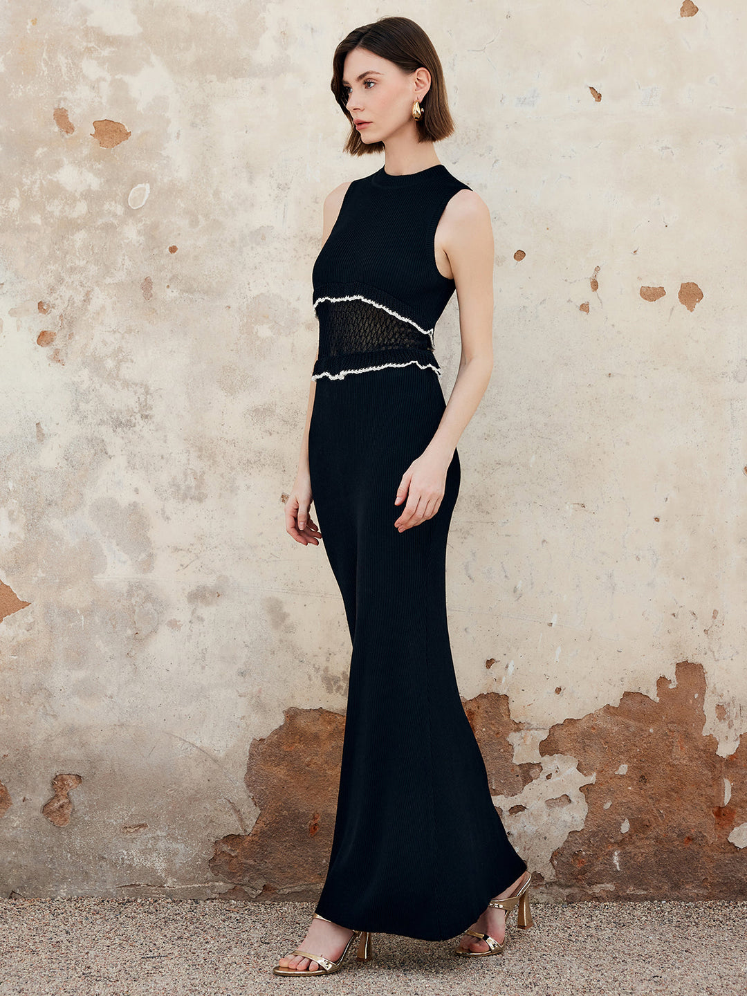 Ärmelloses Kleid mit durchsichtigem Saum