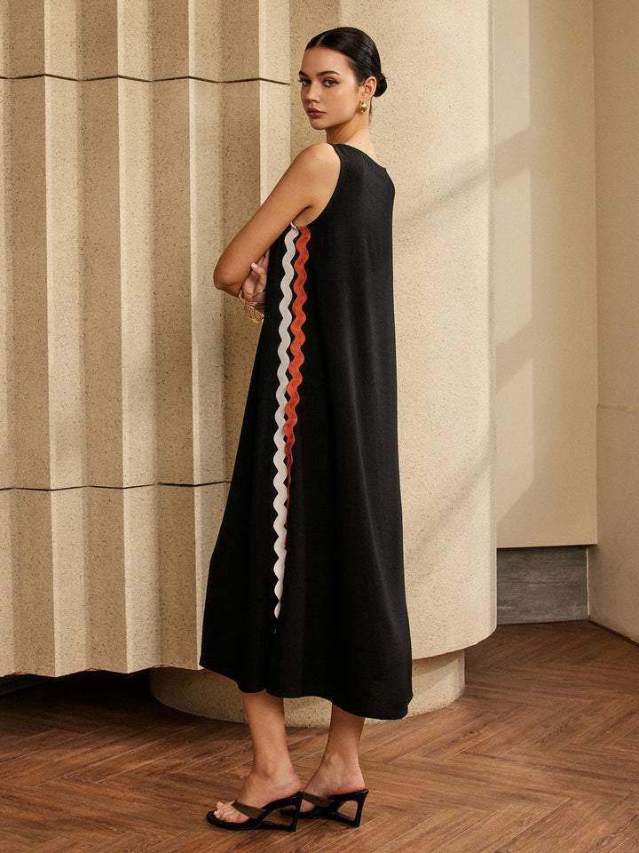 Kleid mit Kontrastbesatz und ärmellosem Schlitz