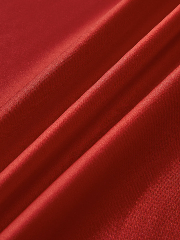 Faltenärmeliges rückenfreies Satin-Maxikleid