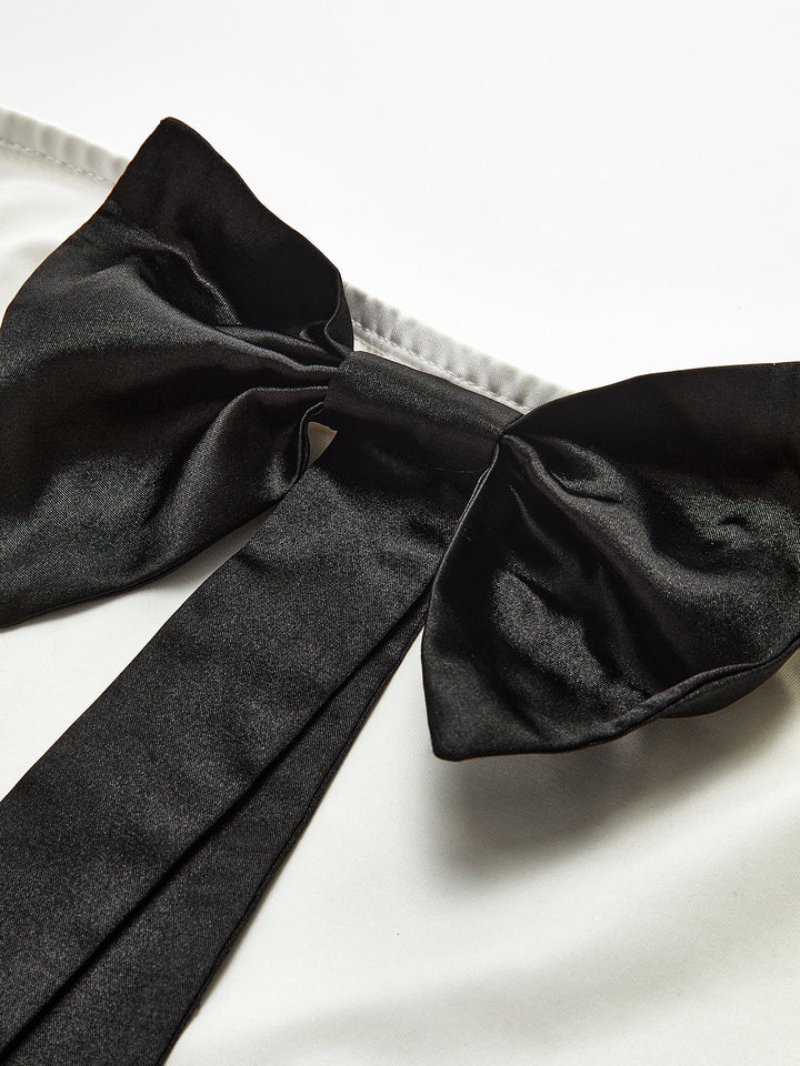Strapless Kleid mit Schleife und Beinschlitz