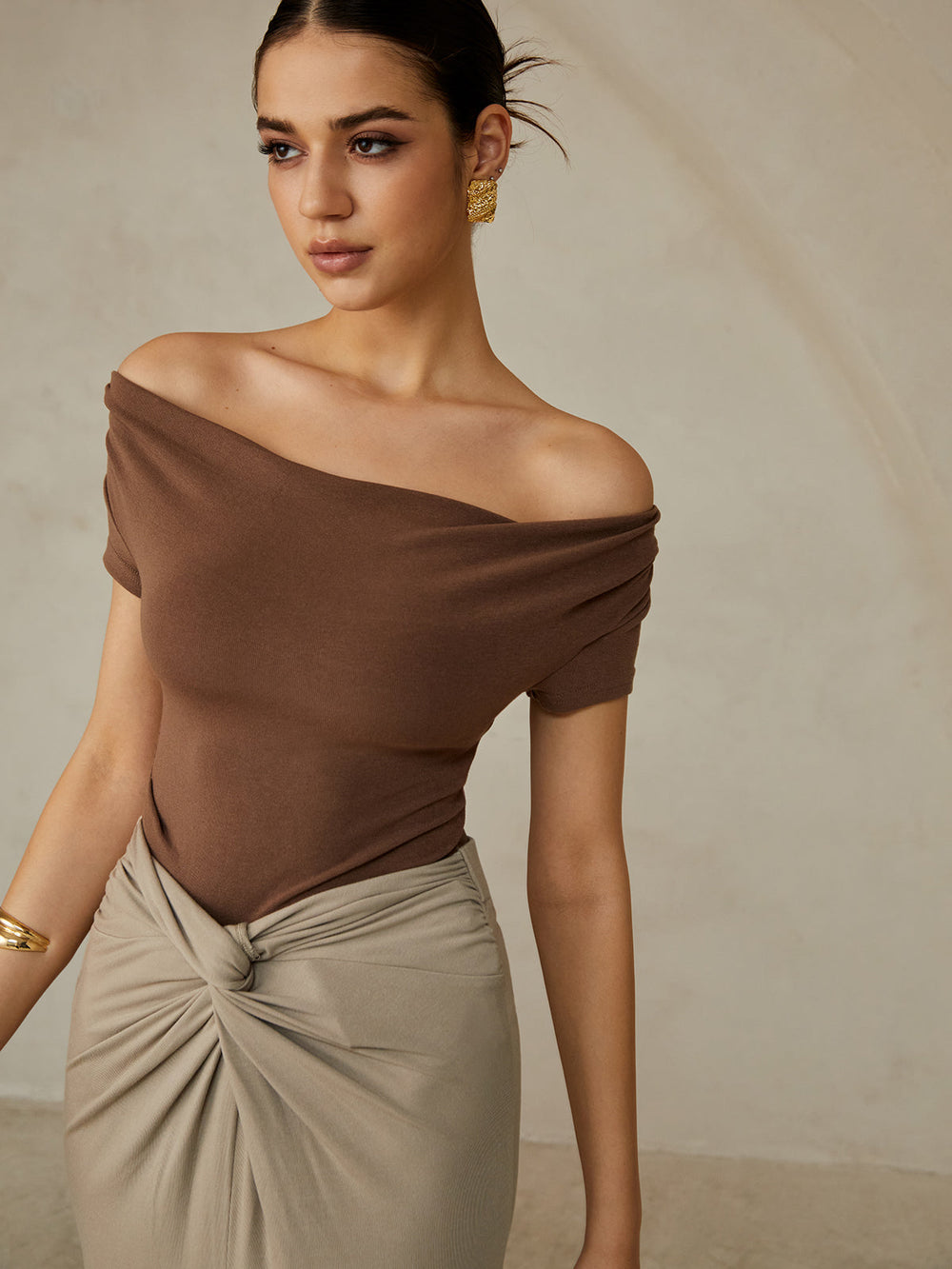 Off-Shoulder Plissiertes T-Shirt