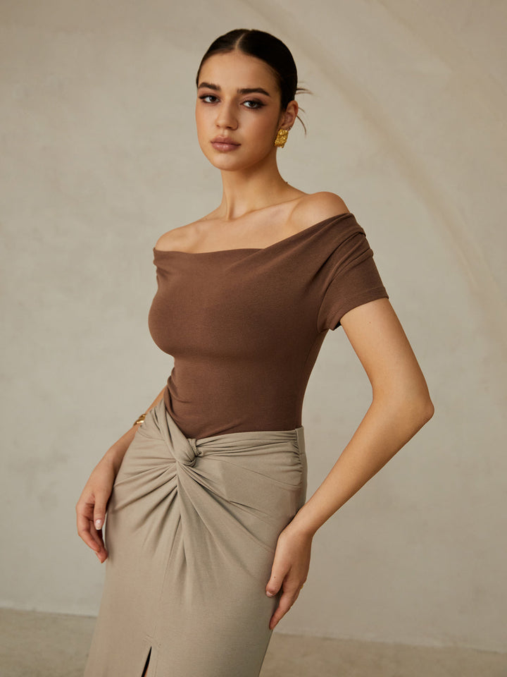 Off-Shoulder Plissiertes T-Shirt