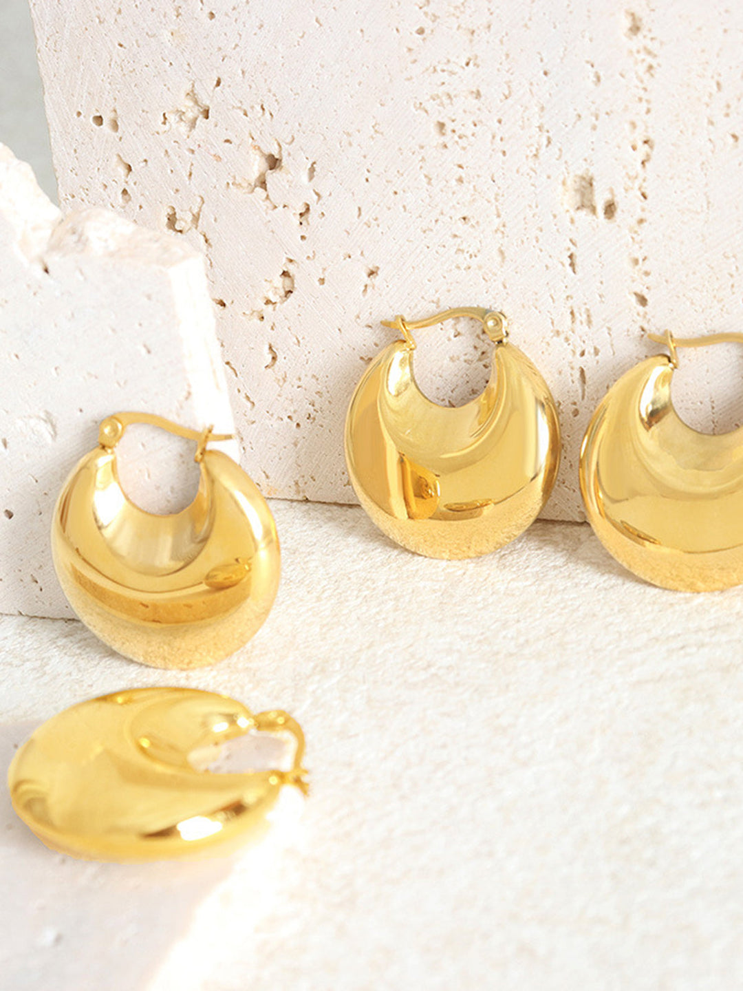 Goldene Halbmond-Ohrringe