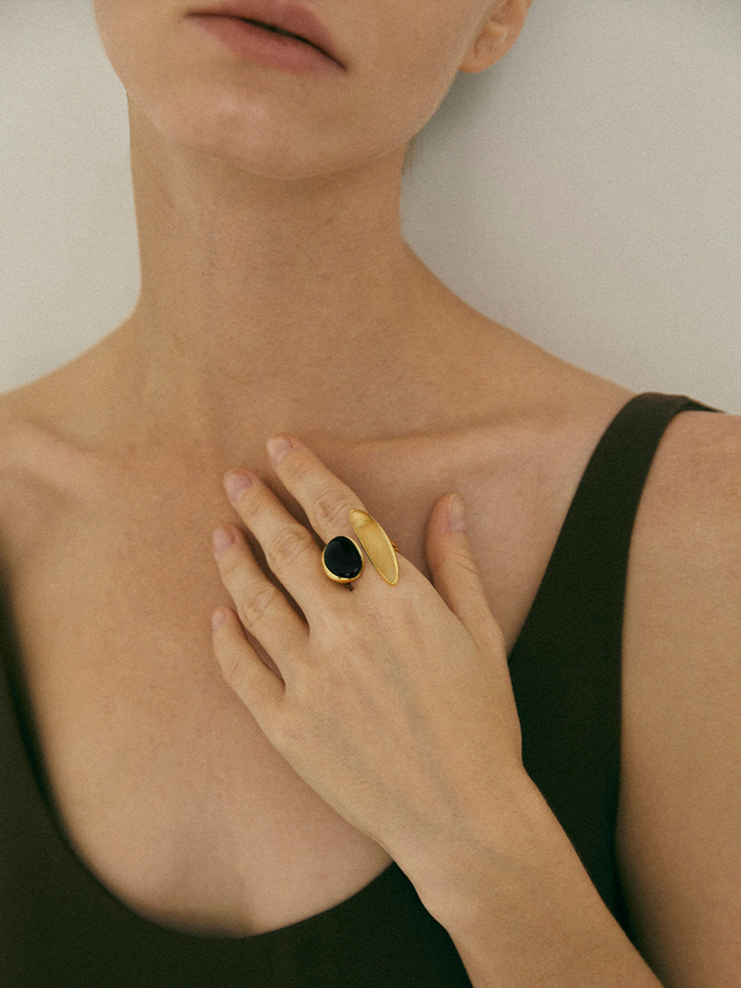 Onyx & Gelber Kristall Ring