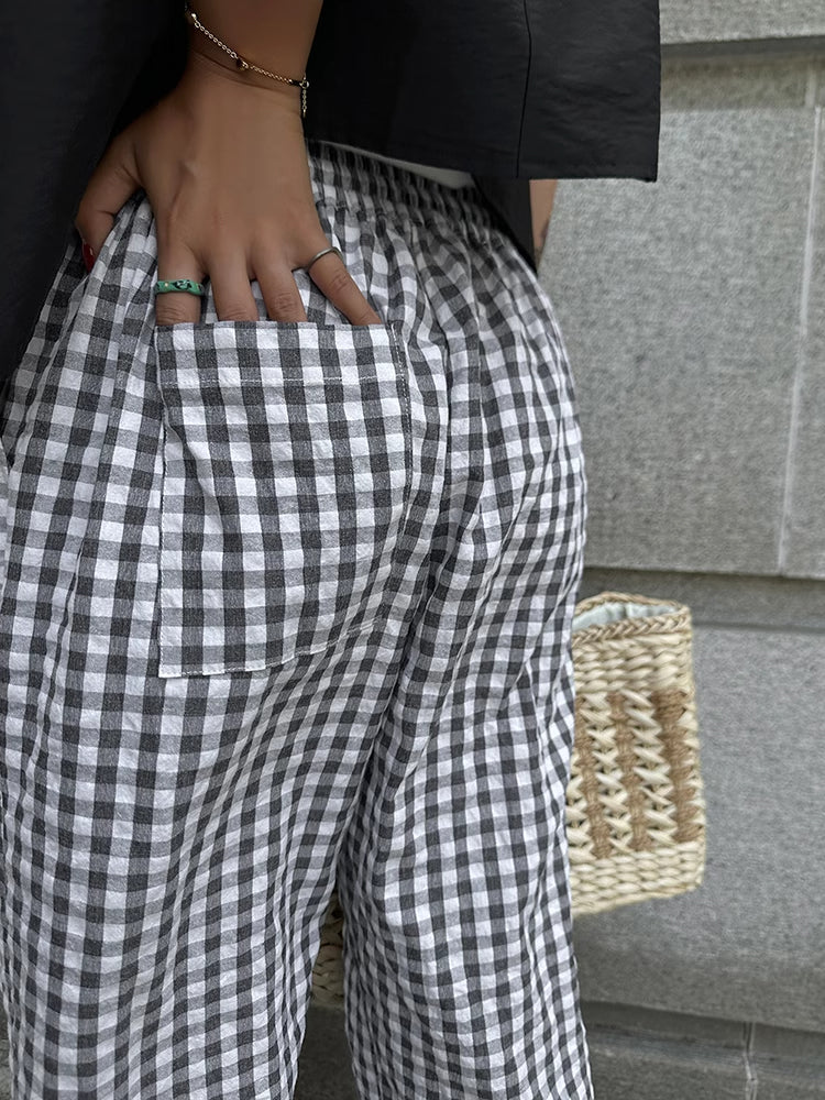 Lässige karierte Hose mit weitem Bein