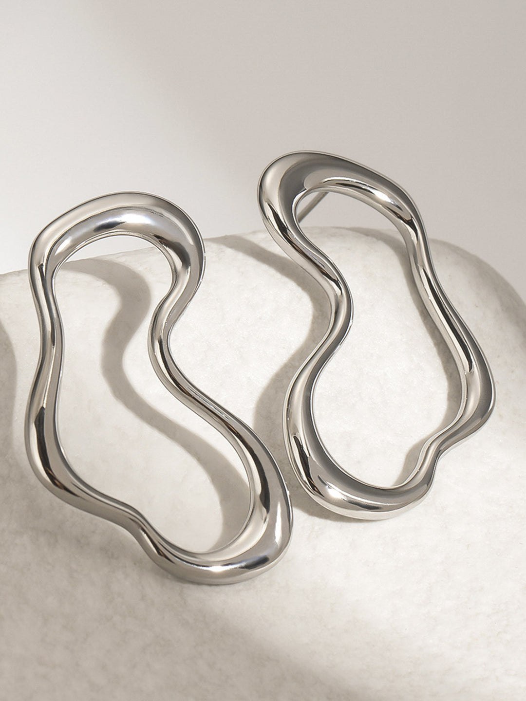 Unregelmäßige Metall-Ohrstecker