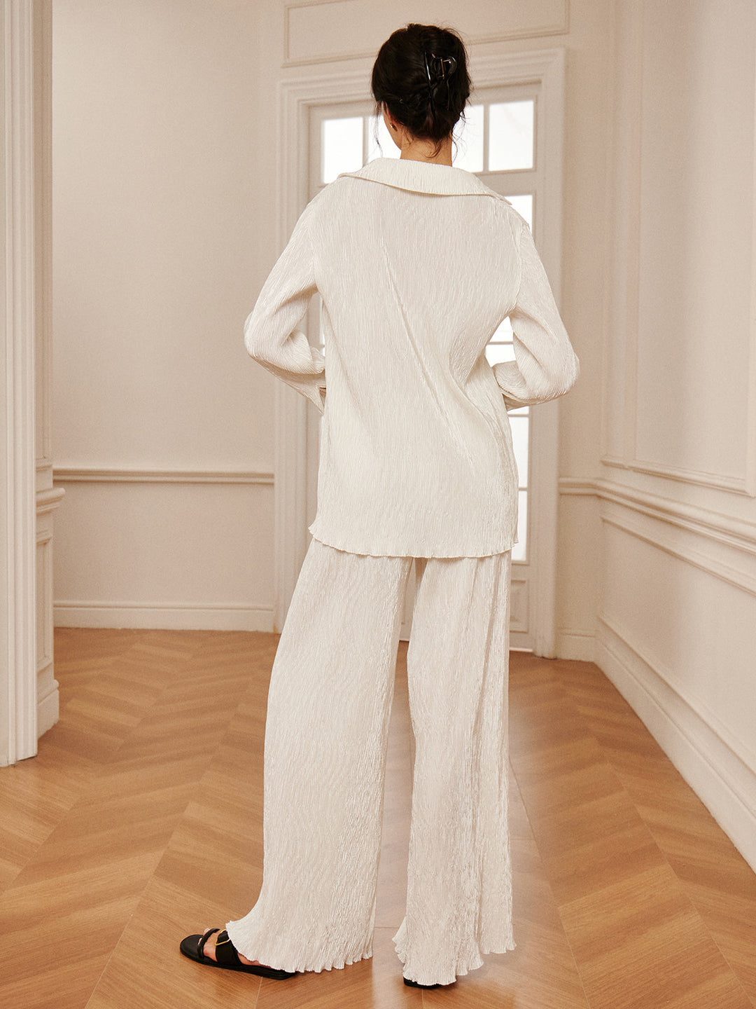 Minimalistische Plissee-Hose mit weitem Bein