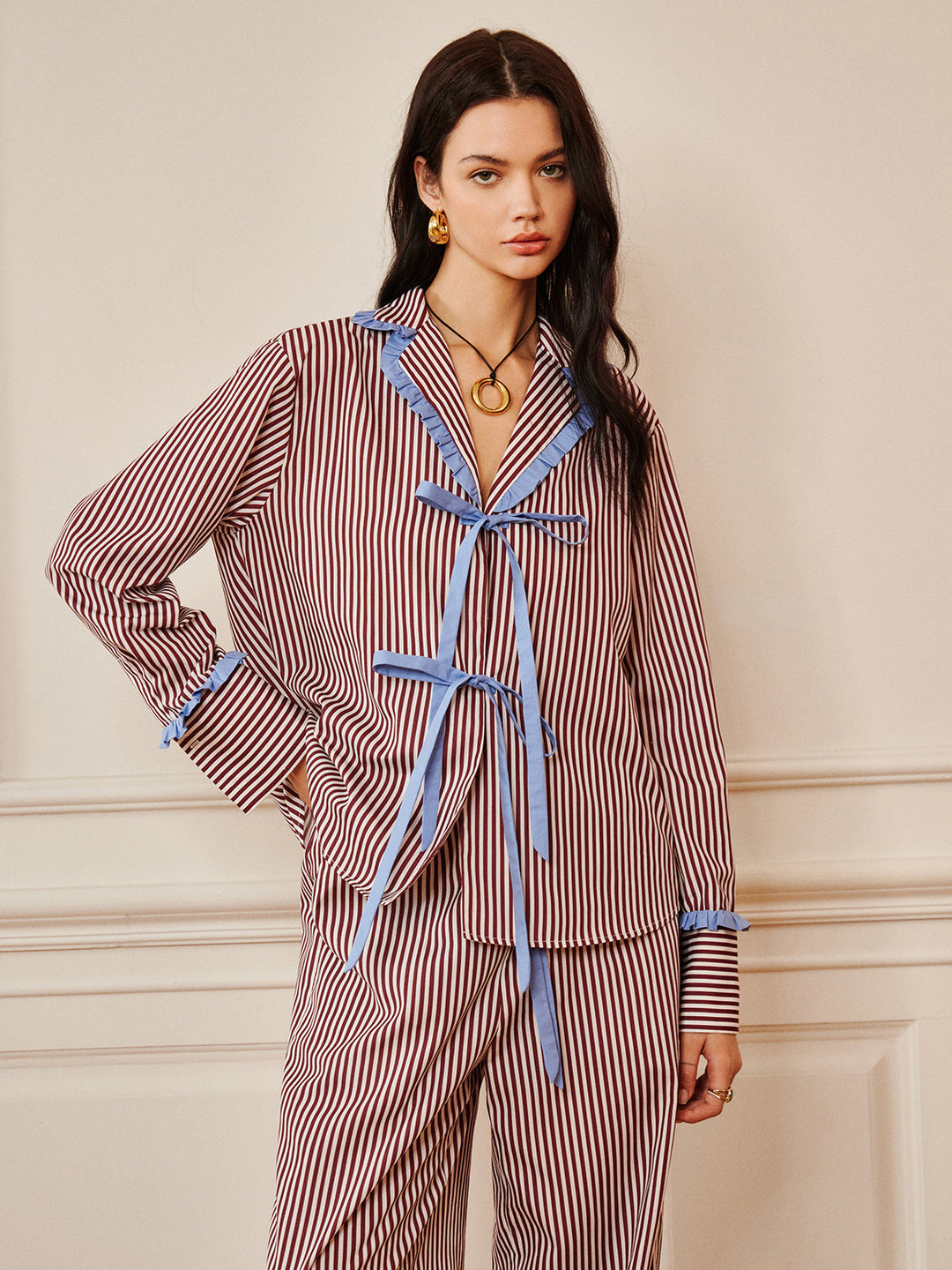 Pinstripe Rüschenhemd mit Bindung vorne