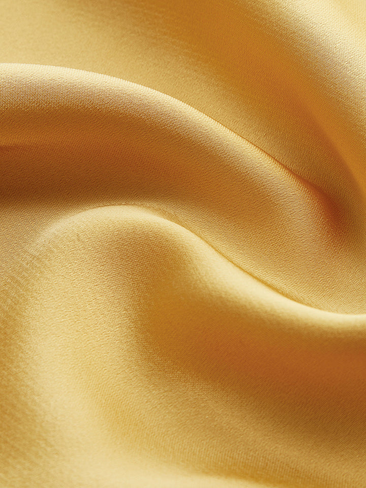 Halter-Kleid aus Satin ohne Rücken